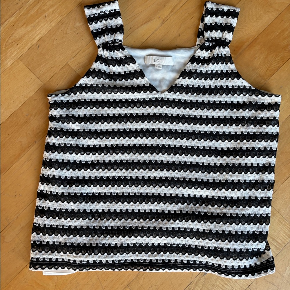 Loft V Neck Textured Knit Tank Business Casual Size M Layering Classy lined